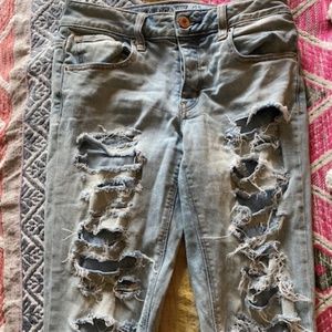 RIPPED AE TOMGIRL JEANS